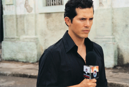 John Leguizamo as reporter Manolo Bonilla
Photo: Palm