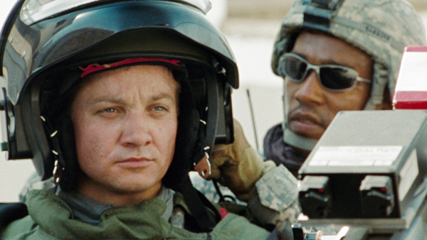 Jeremy Renner, left, & Anthony Mackie in THE HURT LOCKER (Photo: Summit Entertainment)