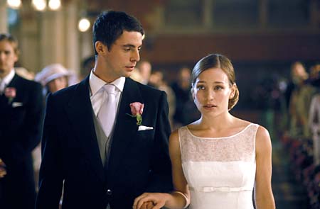 Heck (Matthew Goode) &
Rachel (Piper Perabo) at the altar
Photo: Oliver Upton