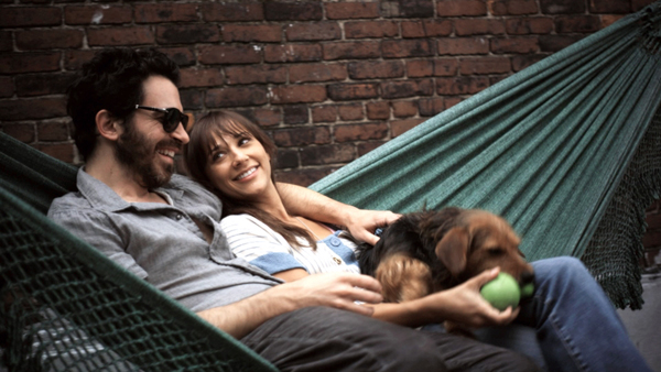 Chris Messina & Rashida Jones in MONOGAMY (Photo: Oscilloscope Laboratories)