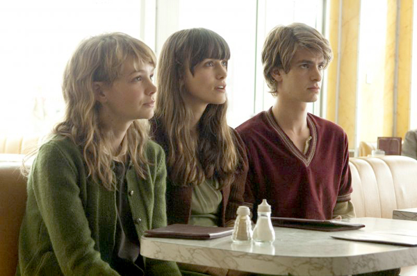 From left, Carey Mulligan, Keira Knightley and Andrew Garfield in NEVER LET ME GO (Photo: Alex Bailey/Fox Searchlight Pictures)