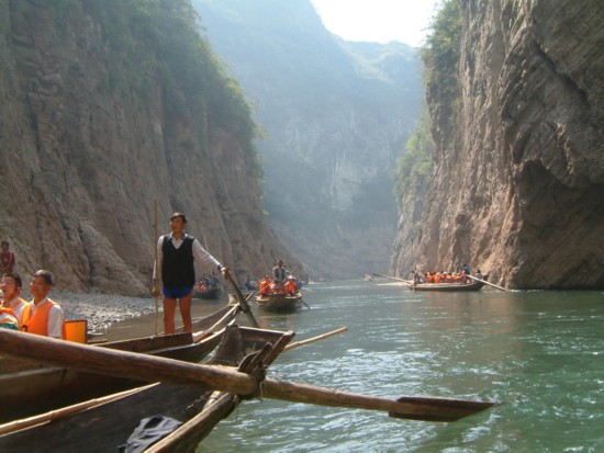 Tourists on sampans in the Lesser Three Gorges on the Yangtze River 
Photo: Jonathan Chang