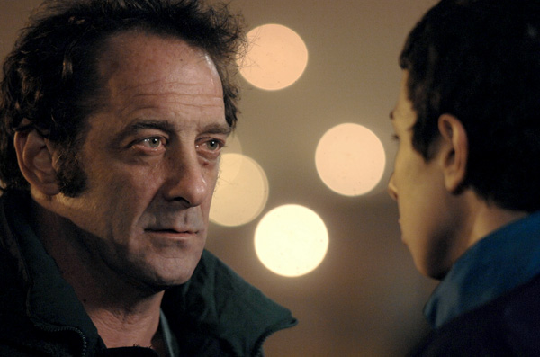 Vincent Lindon & Firat Ayverdi in WELCOME (Photo: Unifrance)