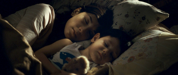 Sibel Kekilli, left, & Nizam Schiller in WHEN WE LEAVE (Photo: Olive Films)